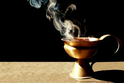 De betoverende wereld van wierook en edelstenen sieraden